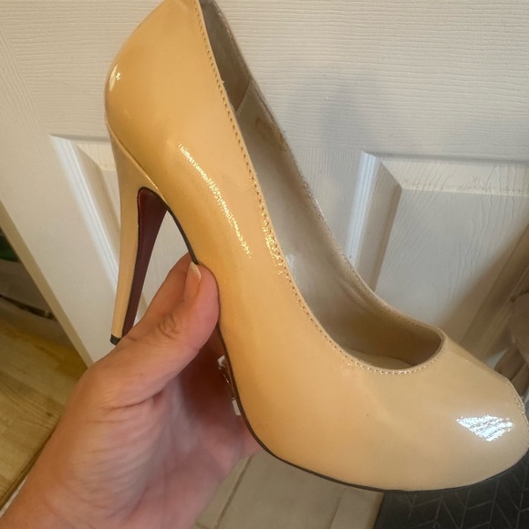 Chic Nude Patent Leather Heels - Picture 1 of 13
